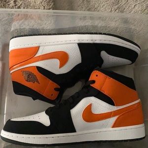 Size 12 Jordan’s deadstock. (Never worn b4)